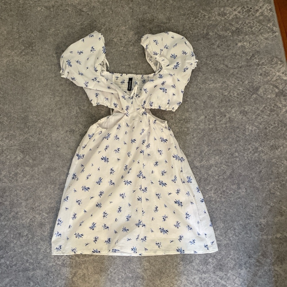 H&M White and Blue Smocked Top